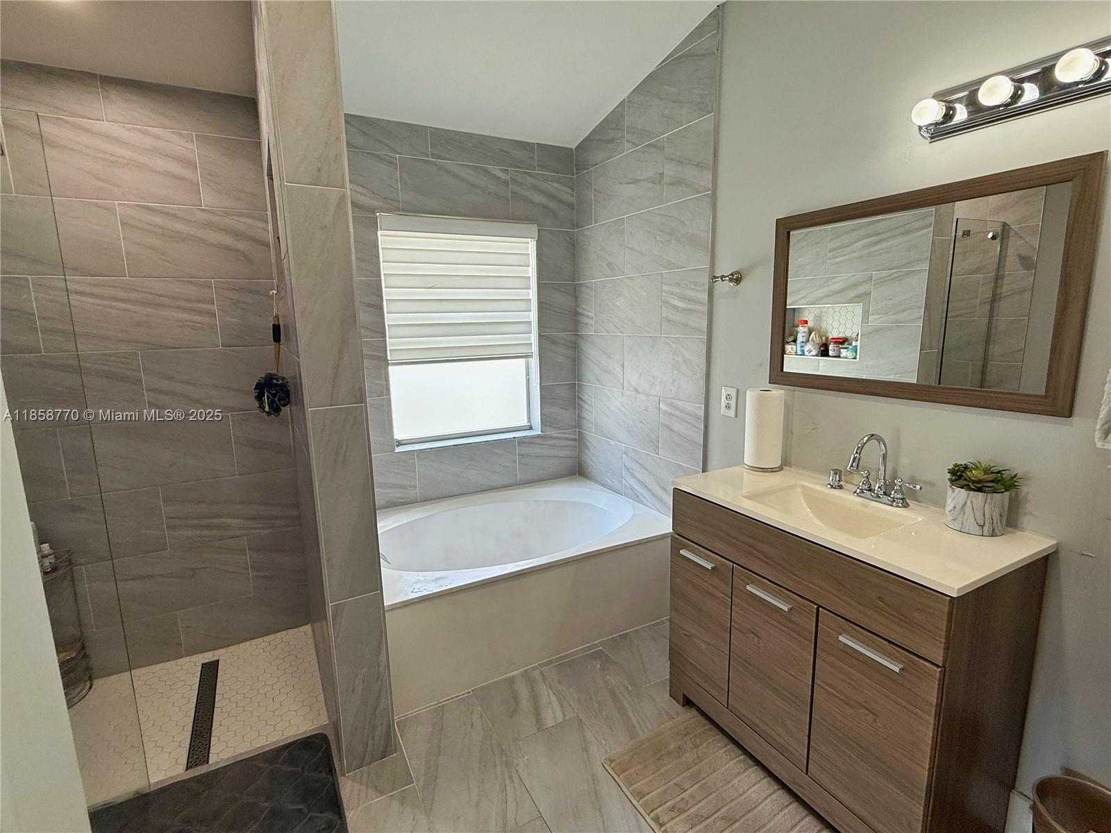 Small Image of 2411 NORTH WEST 184TH TER, Pembroke Pines Number 18