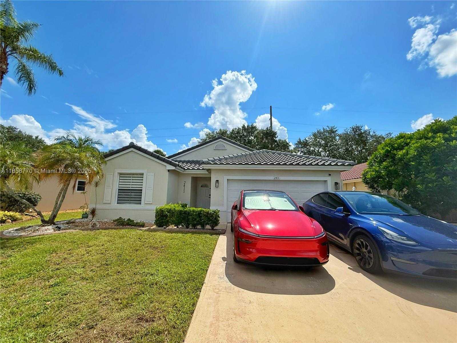 Small Image of 2411 NORTH WEST 184TH TER, Pembroke Pines Number 2
