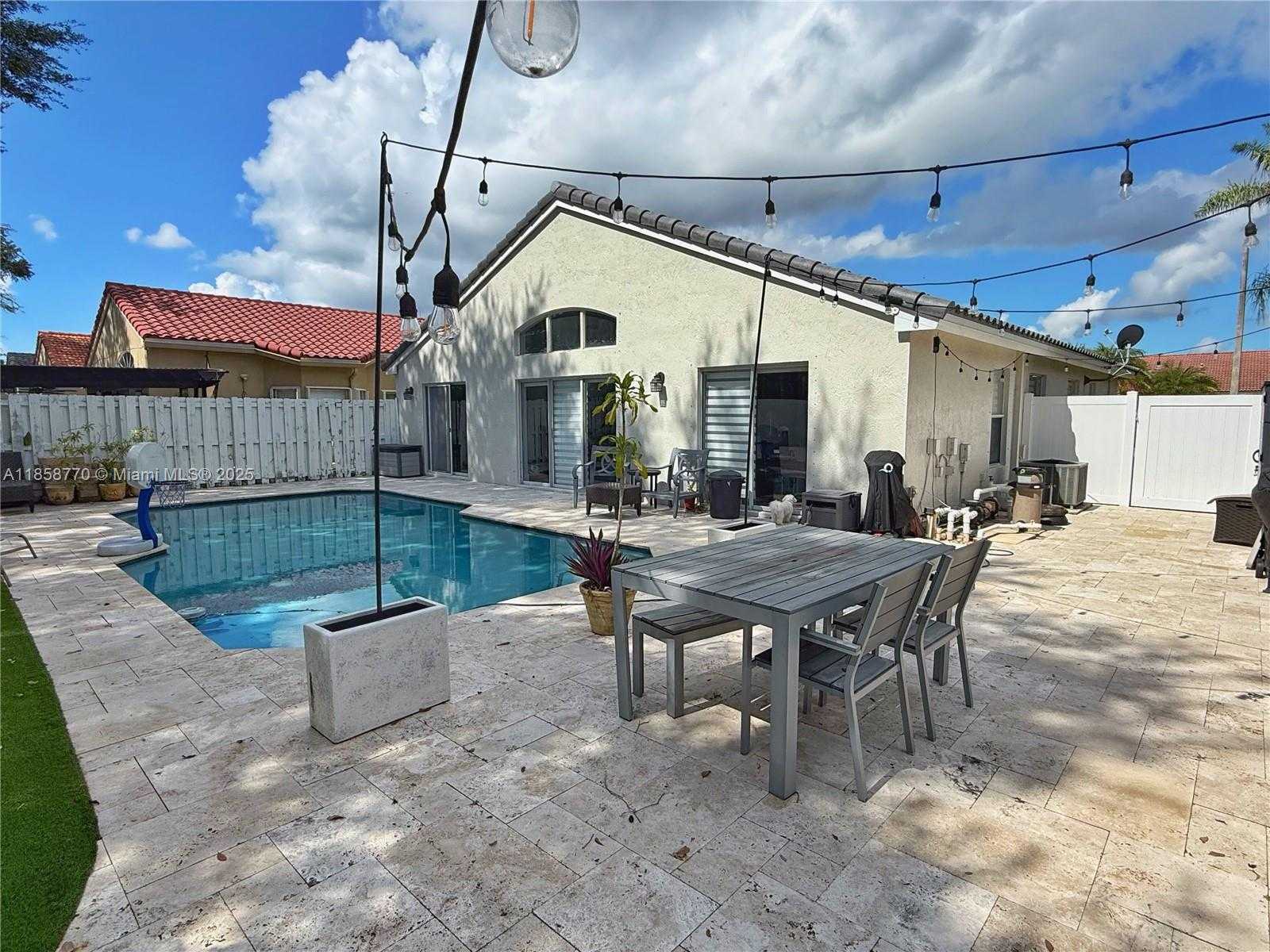 Small Image of 2411 NORTH WEST 184TH TER, Pembroke Pines Number 22