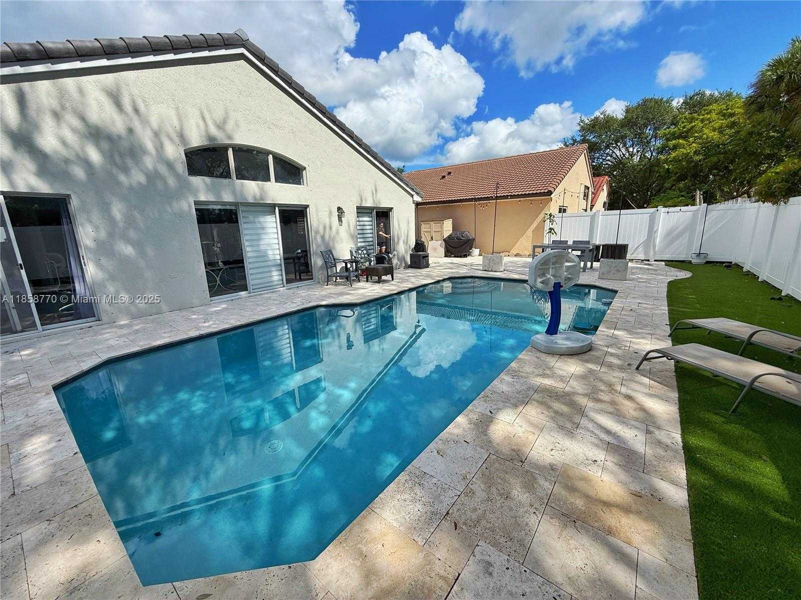 Small Image of 2411 NORTH WEST 184TH TER, Pembroke Pines Number 24