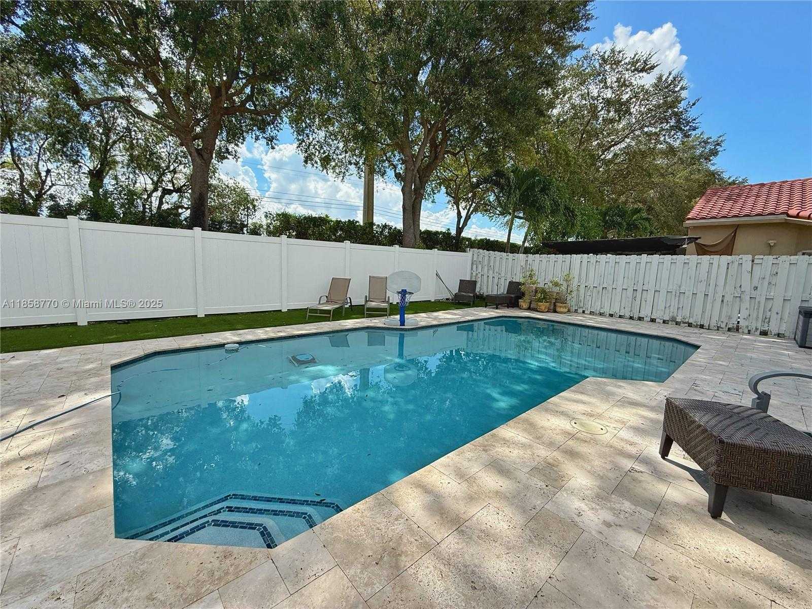 Small Image of 2411 NORTH WEST 184TH TER, Pembroke Pines Number 26