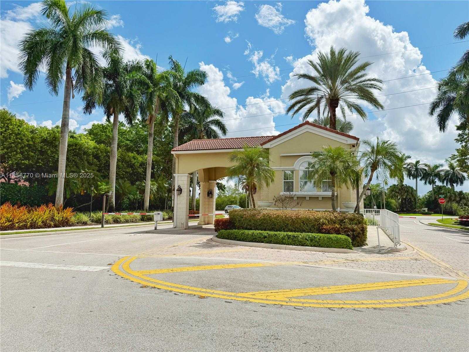 Small Image of 2411 NORTH WEST 184TH TER, Pembroke Pines Number 28