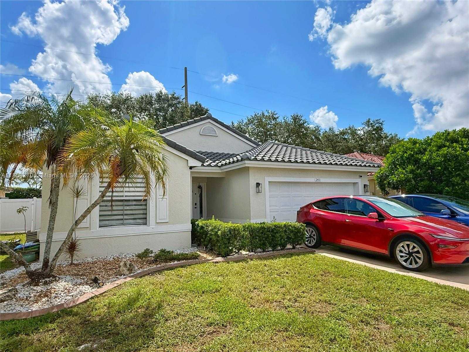 Small Image of 2411 NORTH WEST 184TH TER, Pembroke Pines Number 3