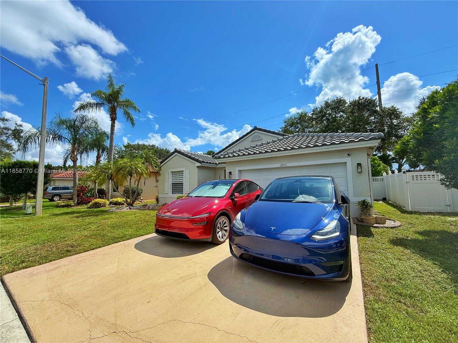 Small Image of 2411 NORTH WEST 184TH TER, Pembroke Pines Number 4
