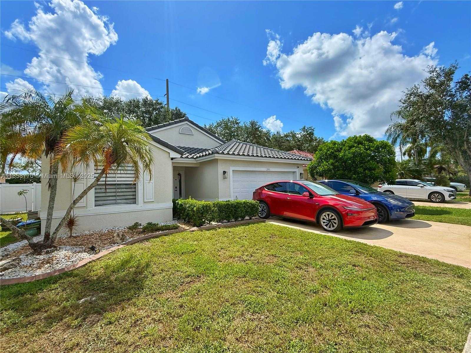 Small Image of 2411 NORTH WEST 184TH TER, Pembroke Pines Number 5