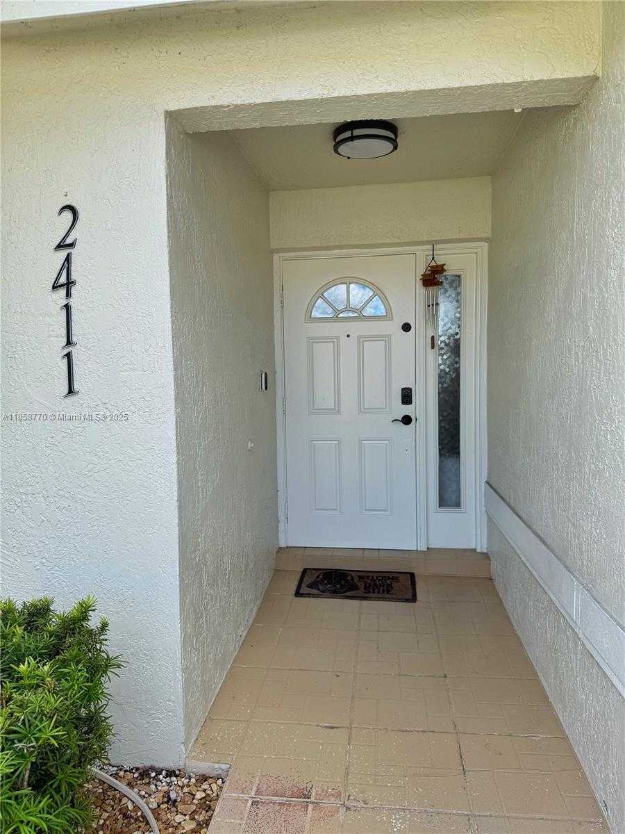 Small Image of 2411 NORTH WEST 184TH TER, Pembroke Pines Number 7