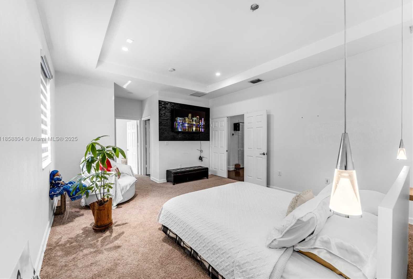 Small Image of 655 SOUTH EAST 37 TERRACE, Homestead Number 25