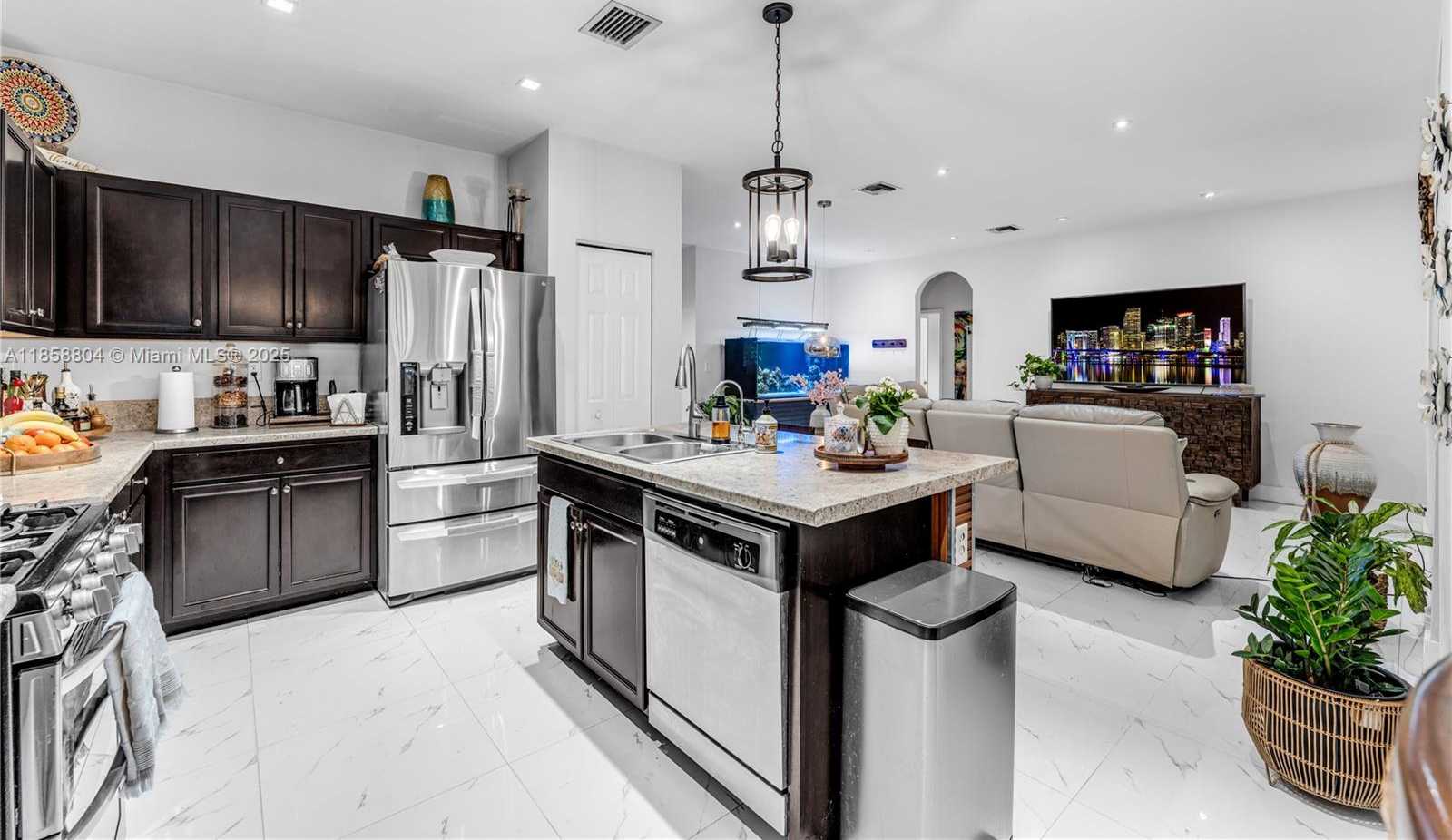 Small Image of 655 SOUTH EAST 37 TERRACE, Homestead Number 32