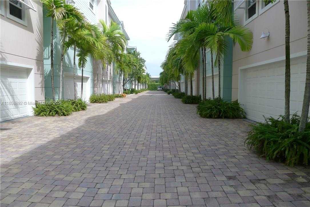 Small Image of 439 NORTH EAST 1ST ST, Pompano Beach Number 3