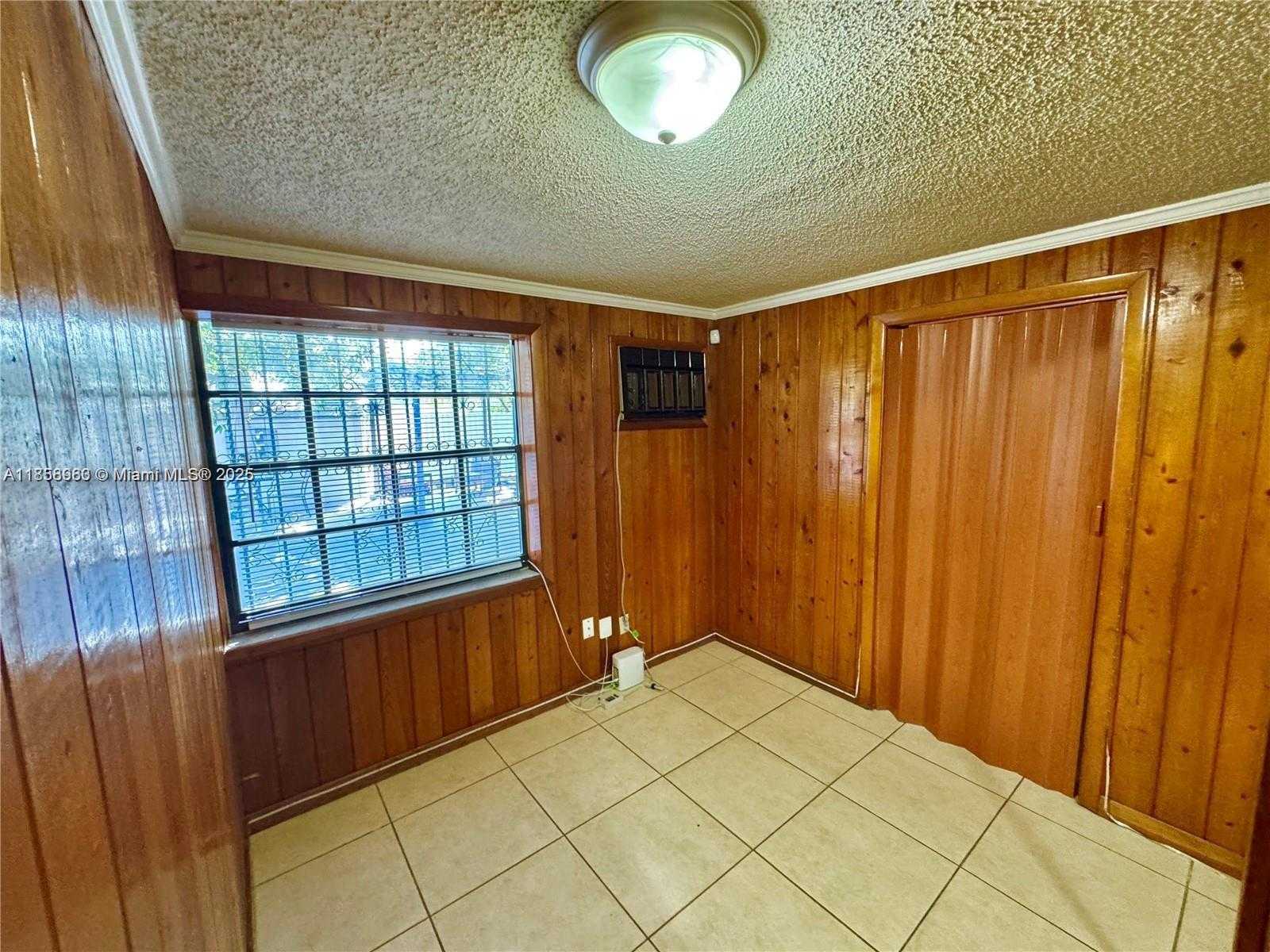 Small Image of 830 SOUTH EAST 7TH PL, Hialeah Number 10