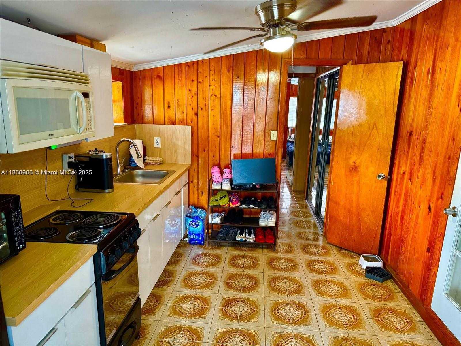 Small Image of 830 SOUTH EAST 7TH PL, Hialeah Number 11