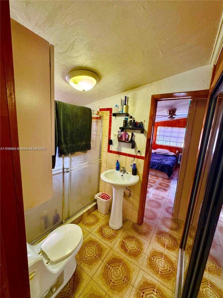 Small Image of 830 SOUTH EAST 7TH PL, Hialeah Number 13
