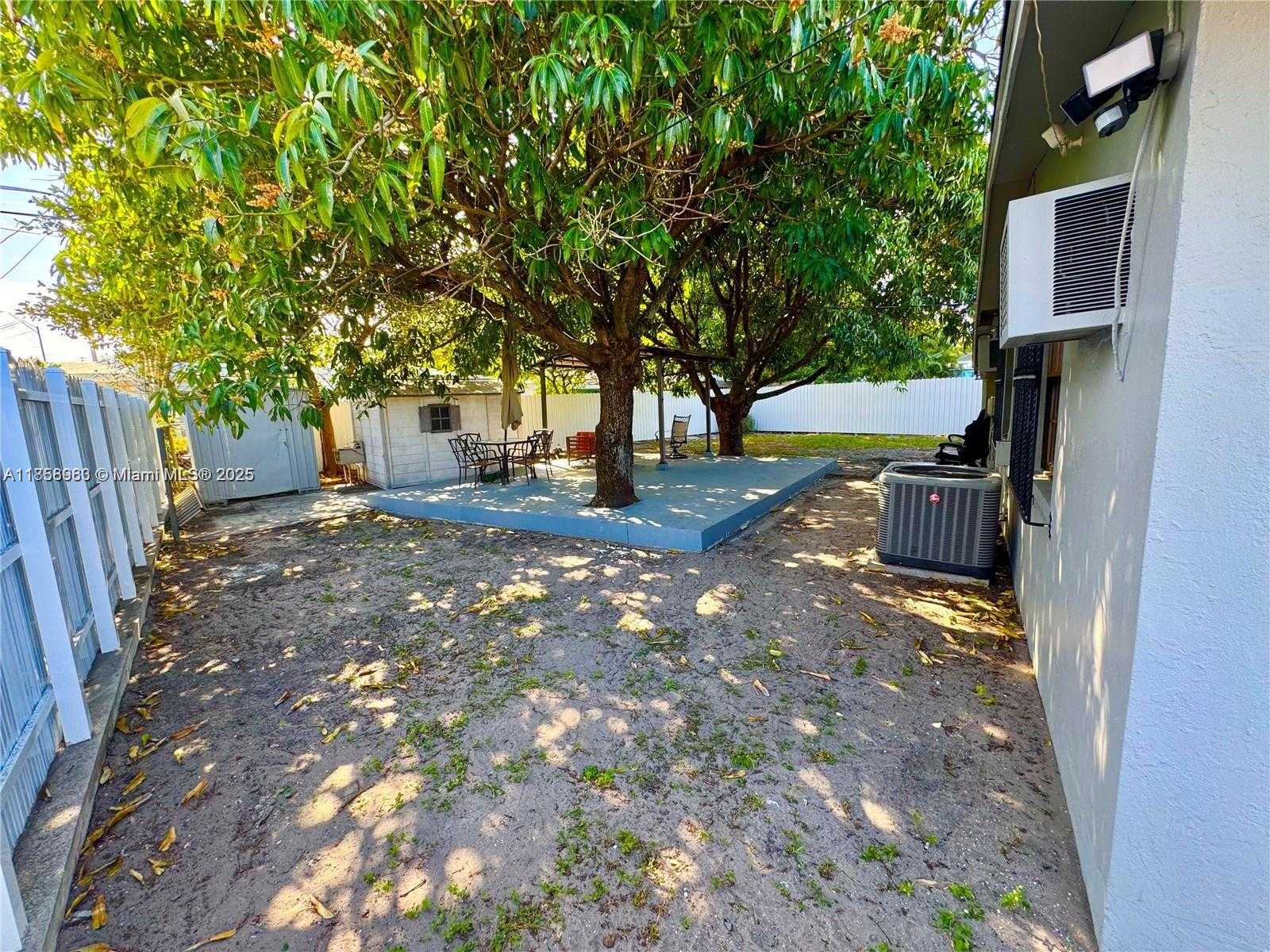 Small Image of 830 SOUTH EAST 7TH PL, Hialeah Number 16
