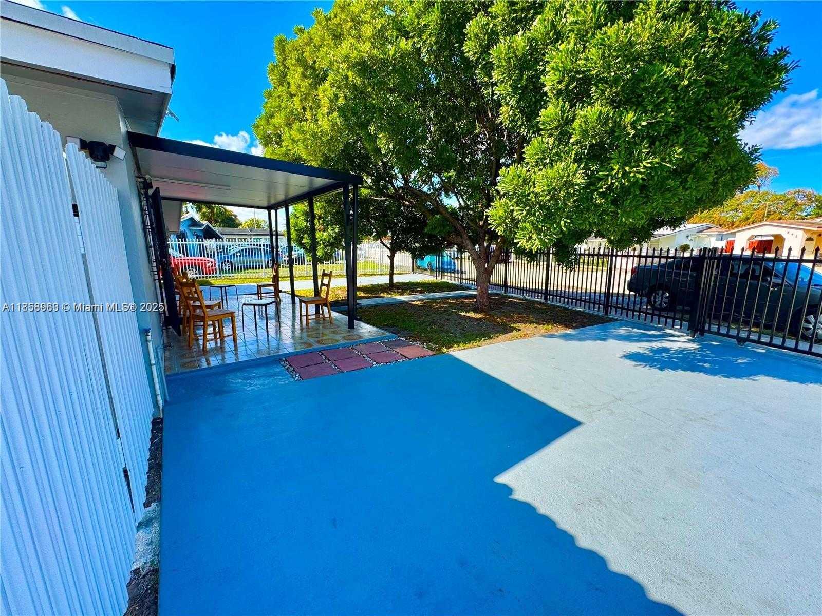 Small Image of 830 SOUTH EAST 7TH PL, Hialeah Number 2