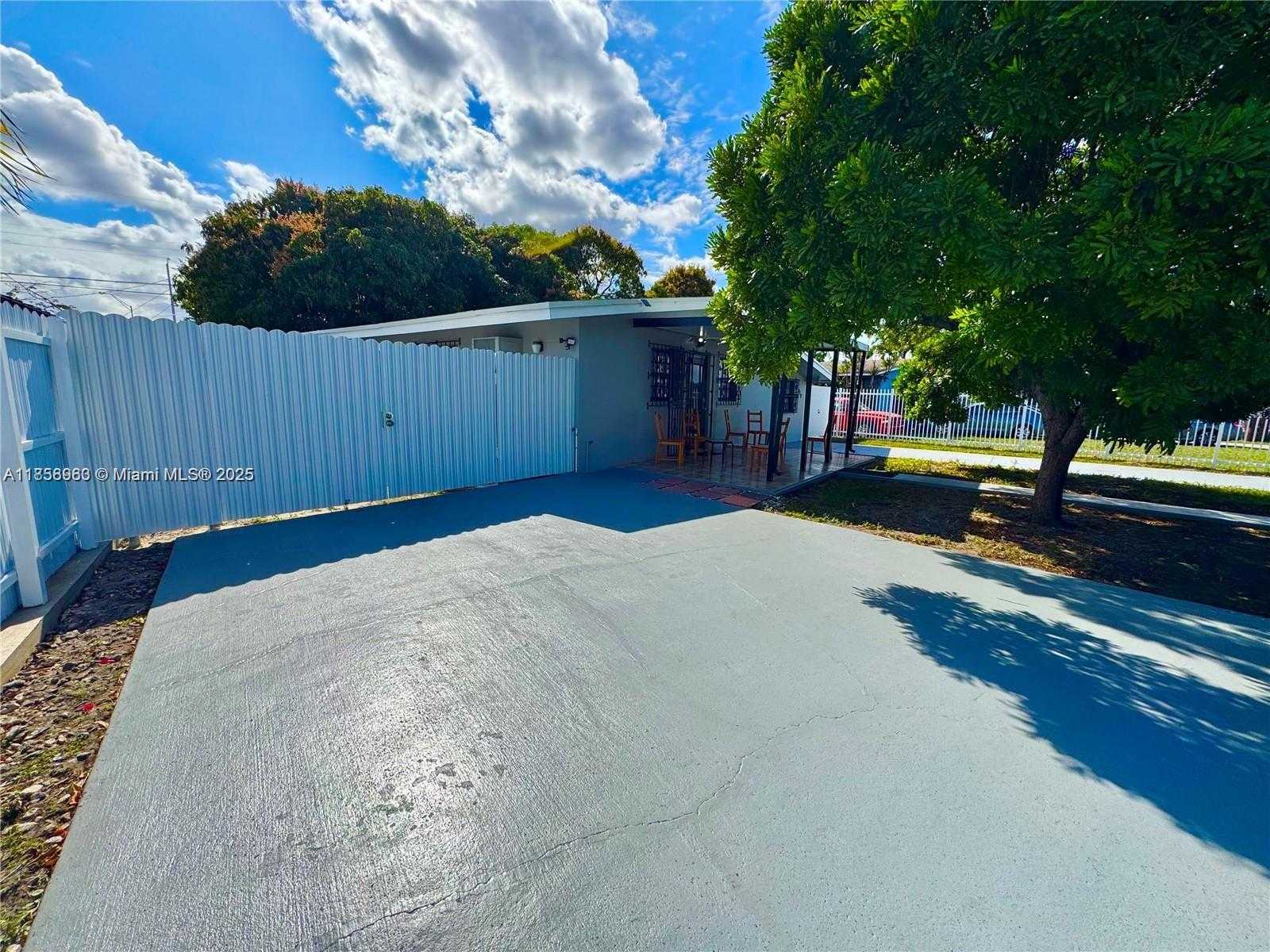 Small Image of 830 SOUTH EAST 7TH PL, Hialeah Number 3