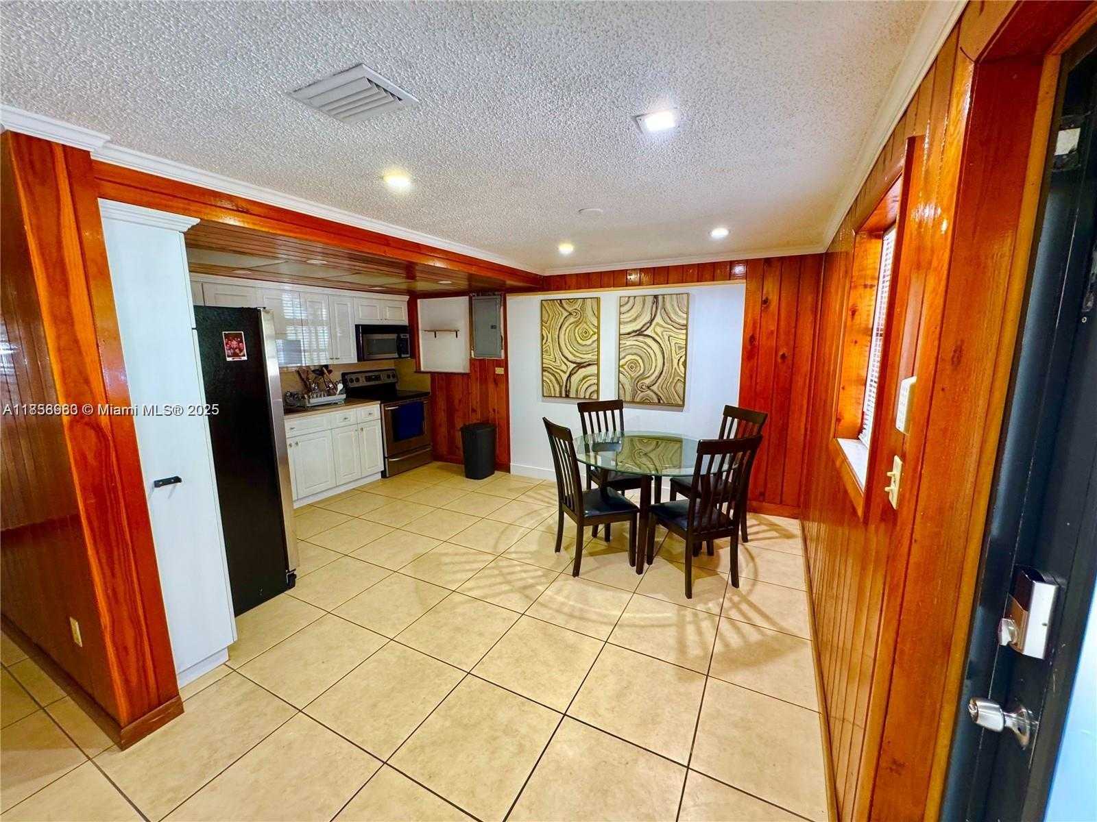 Small Image of 830 SOUTH EAST 7TH PL, Hialeah Number 4