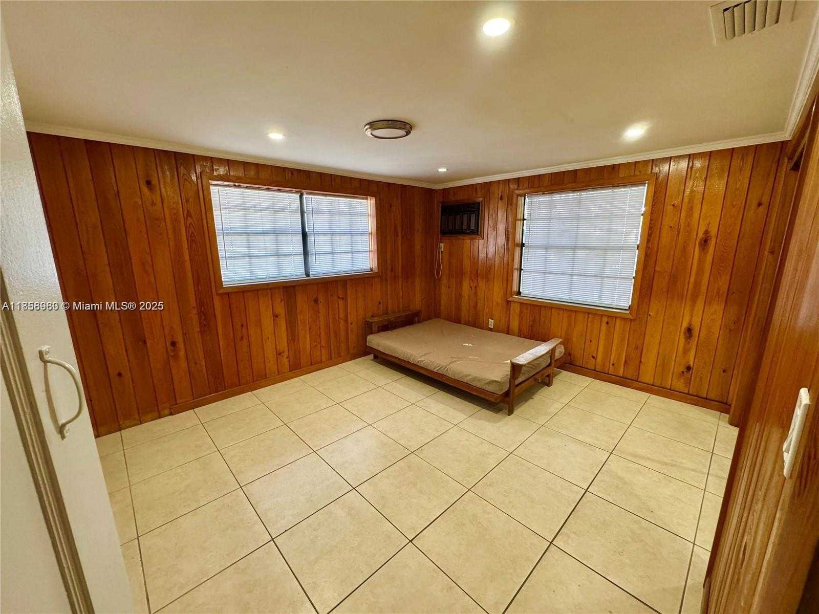 Small Image of 830 SOUTH EAST 7TH PL, Hialeah Number 8