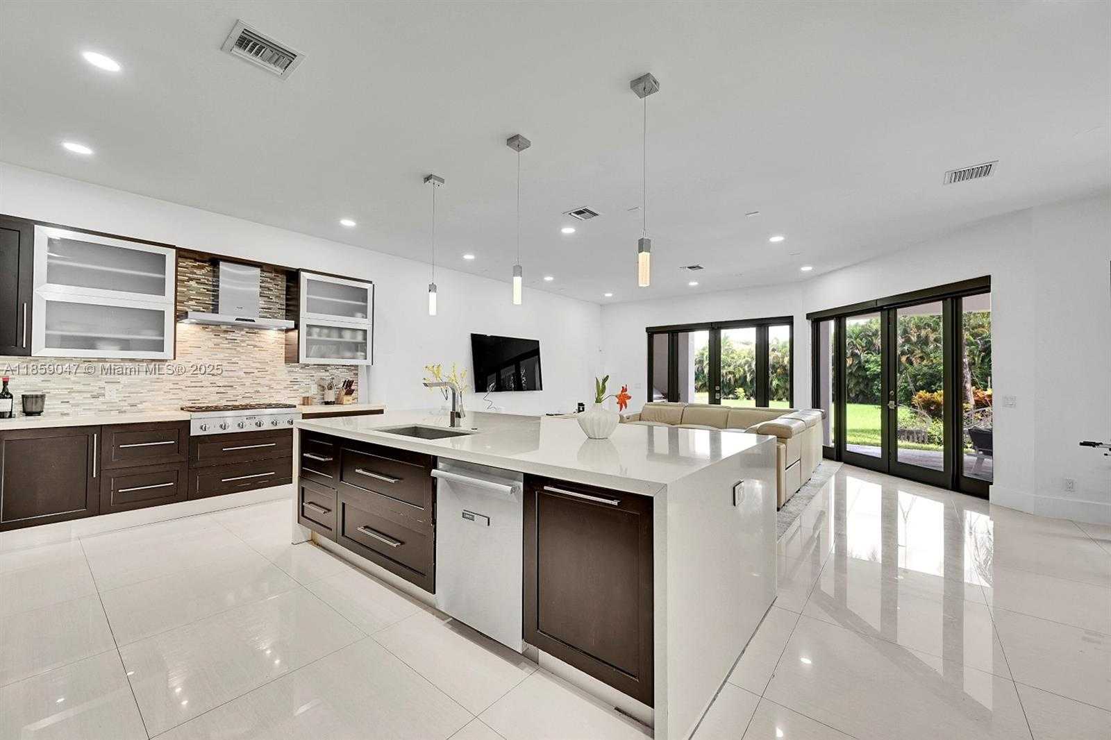 Small Image of 11231 NORTH WEST 19TH CT, Plantation Number 11