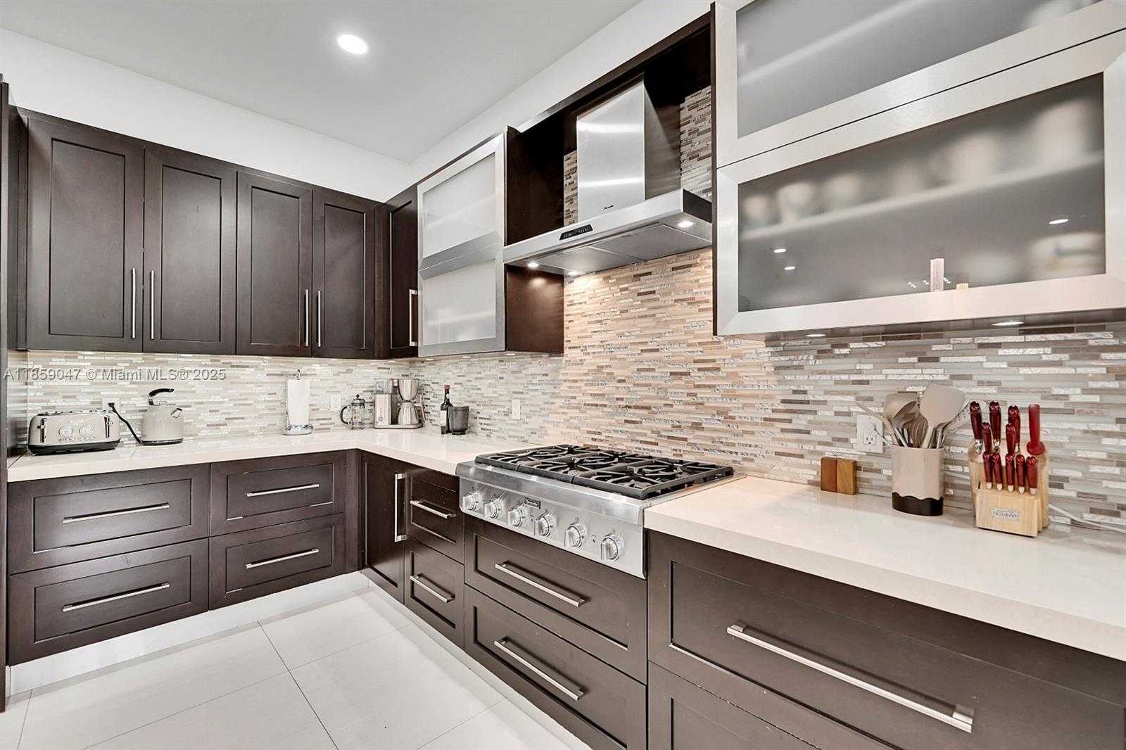 Small Image of 11231 NORTH WEST 19TH CT, Plantation Number 13