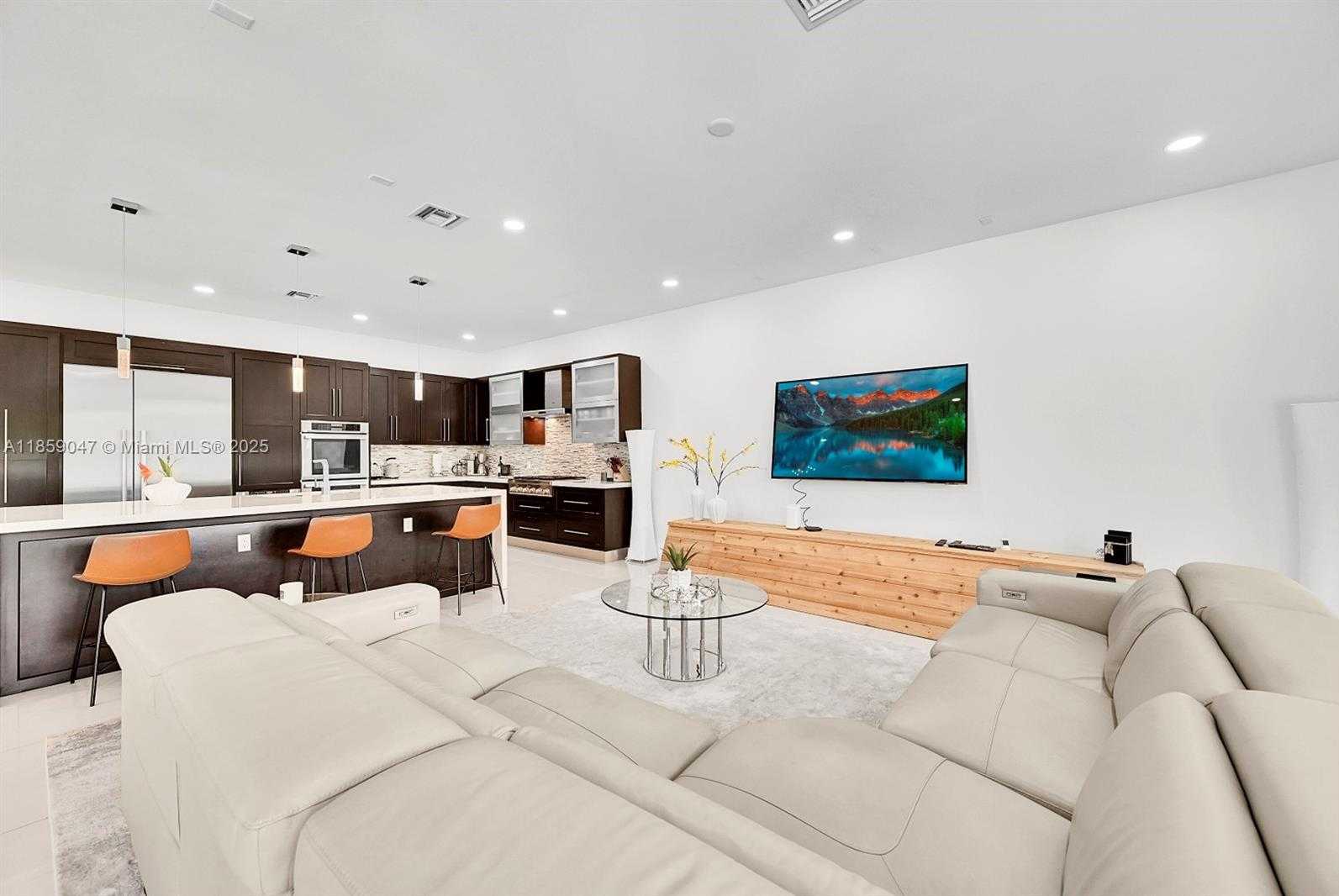 Small Image of 11231 NORTH WEST 19TH CT, Plantation Number 17