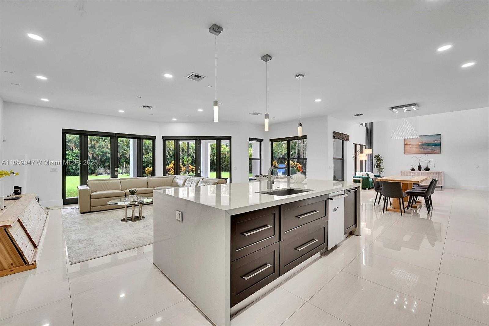 Small Image of 11231 NORTH WEST 19TH CT, Plantation Number 8