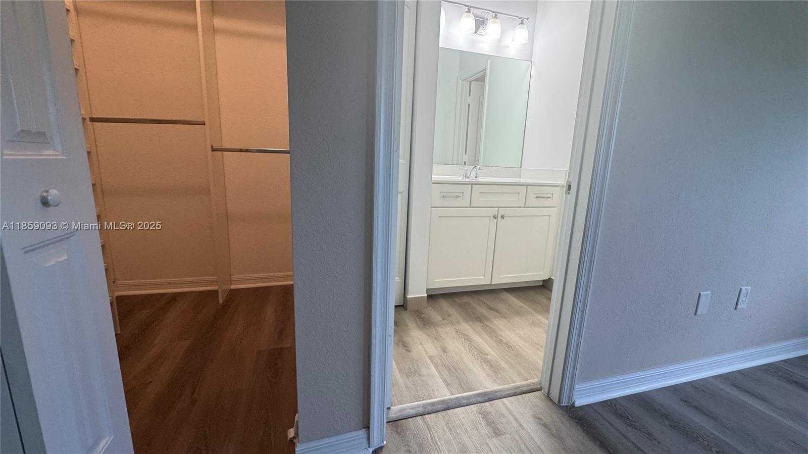 Small Image of West Palm Beach Number 17