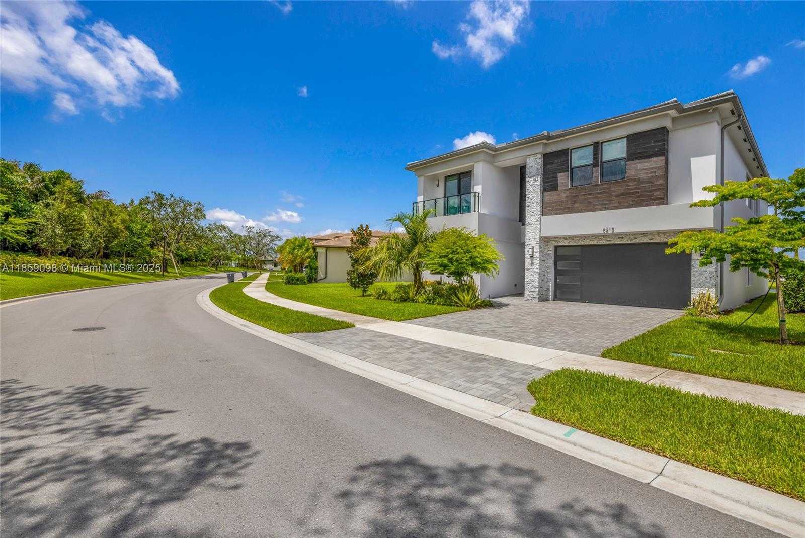 Small Image of 8215 CRYSTAL DOWNS AVE, Boca Raton Number 2
