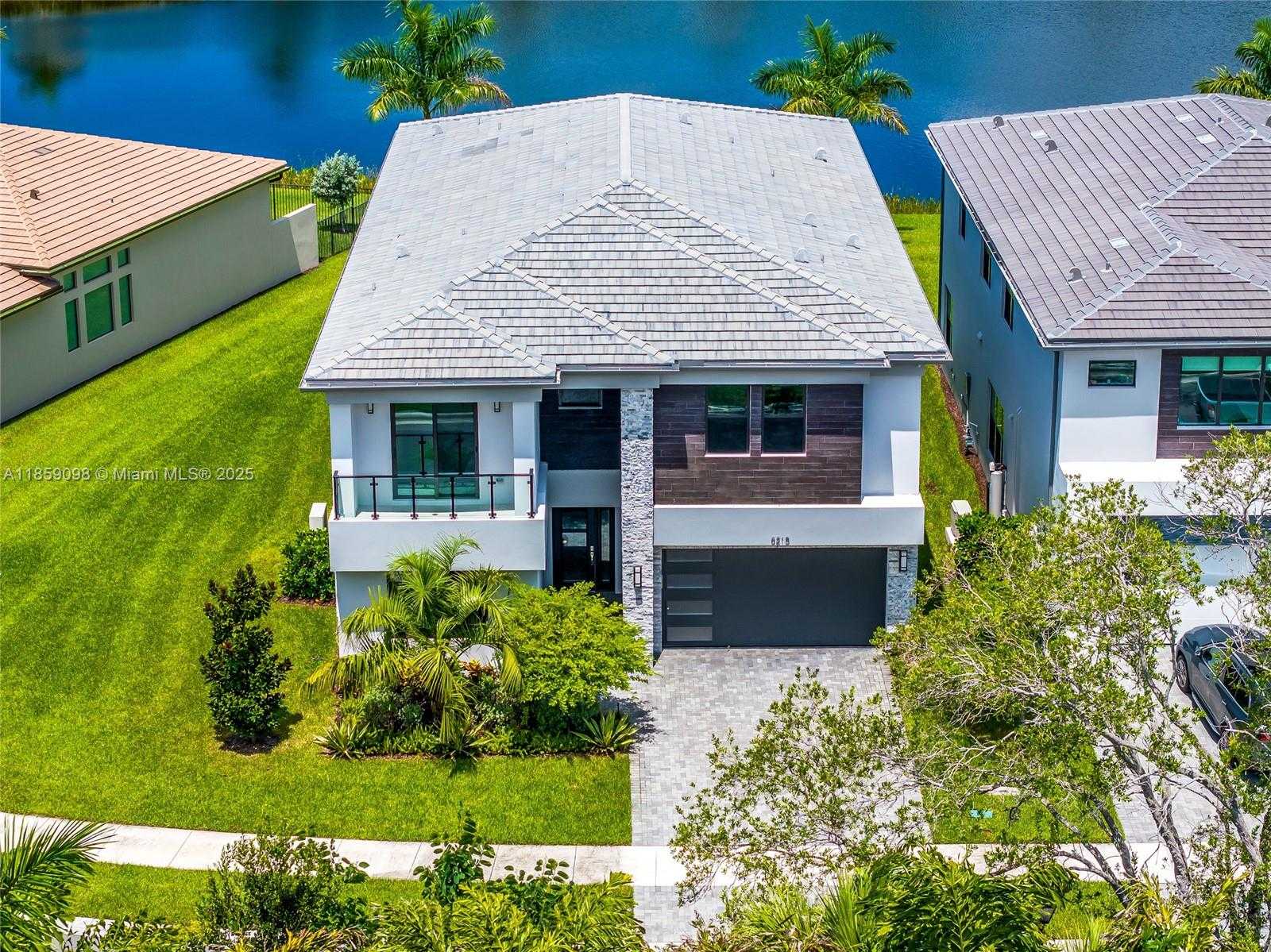 Small Image of 8215 CRYSTAL DOWNS AVE, Boca Raton Number 3