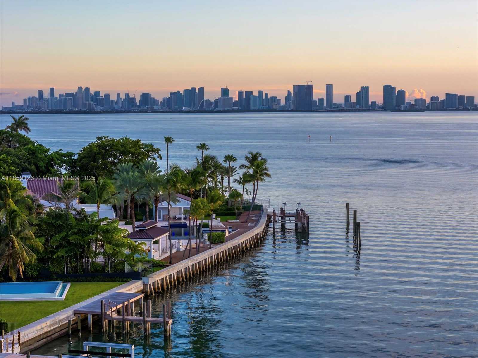 Small Image of 5940 NORTH BAY RD, Miami Beach Number 2