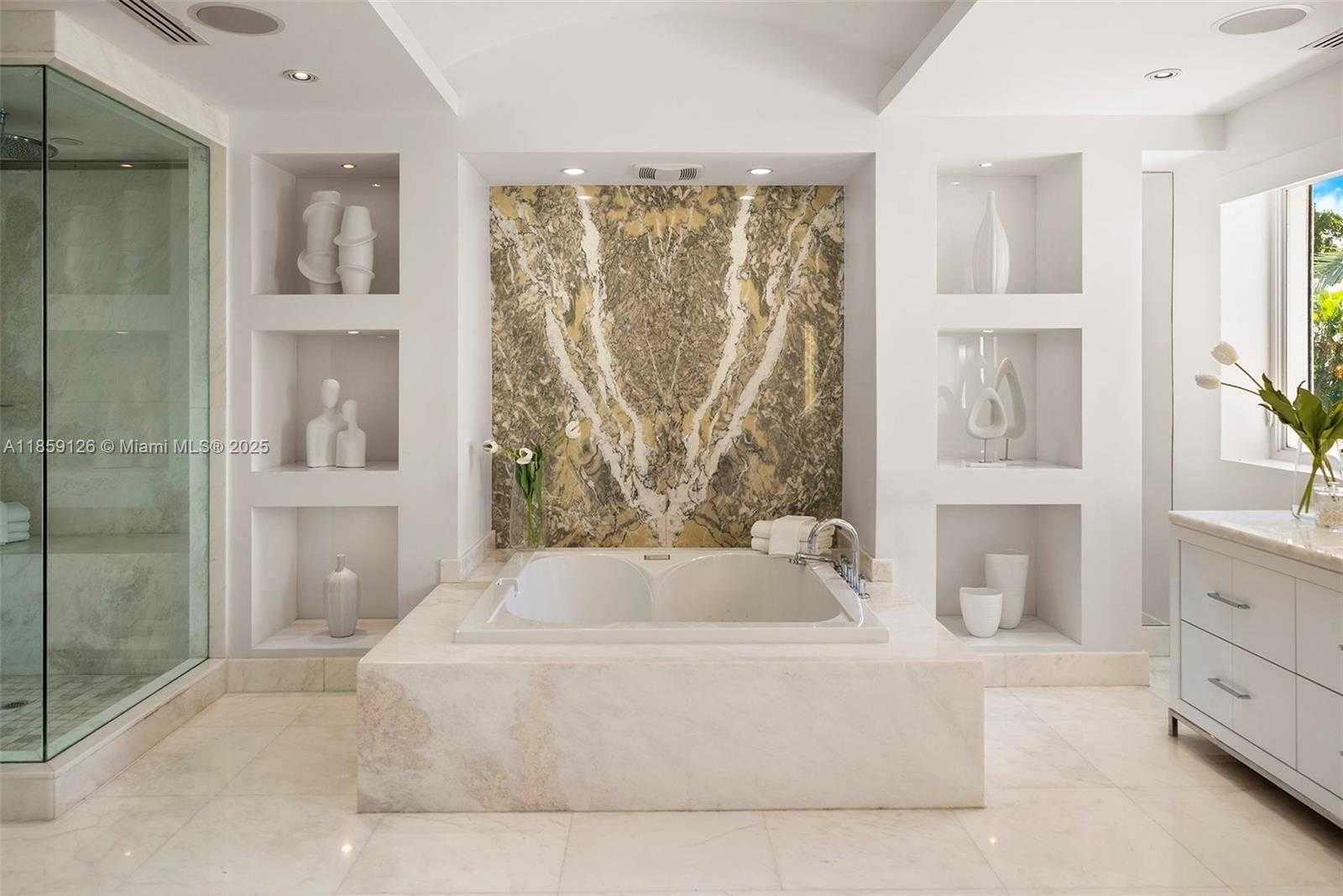 Small Image of 5940 NORTH BAY RD, Miami Beach Number 39
