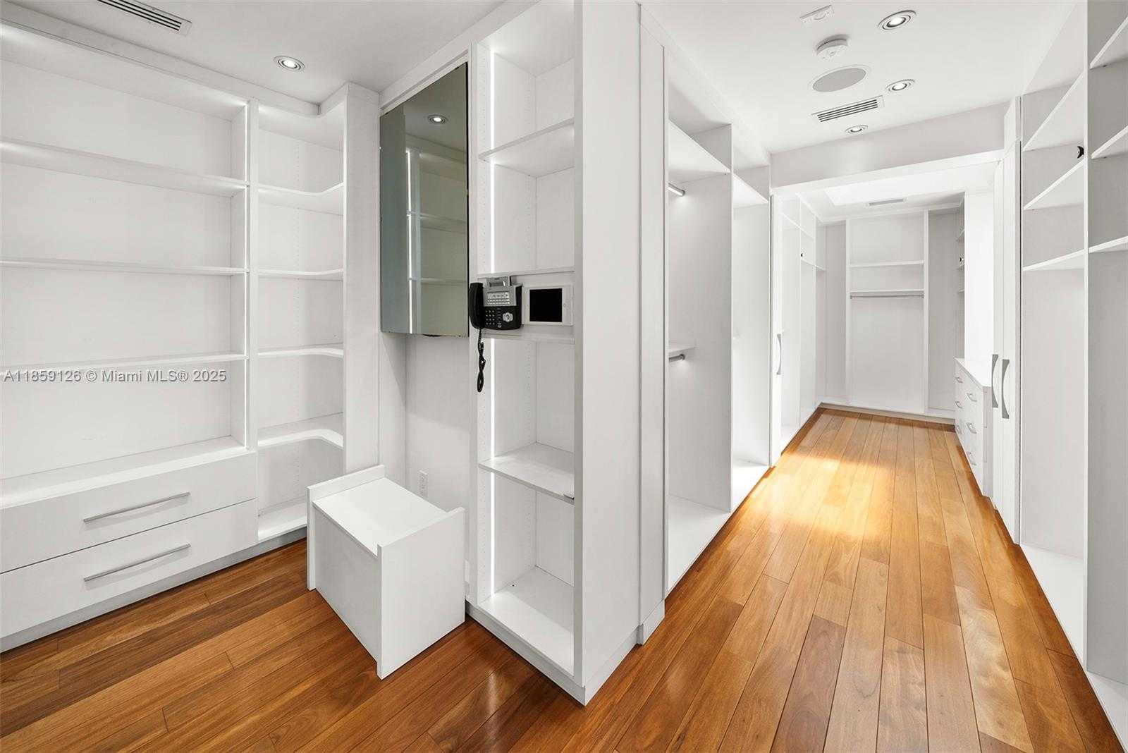 Small Image of 5940 NORTH BAY RD, Miami Beach Number 40