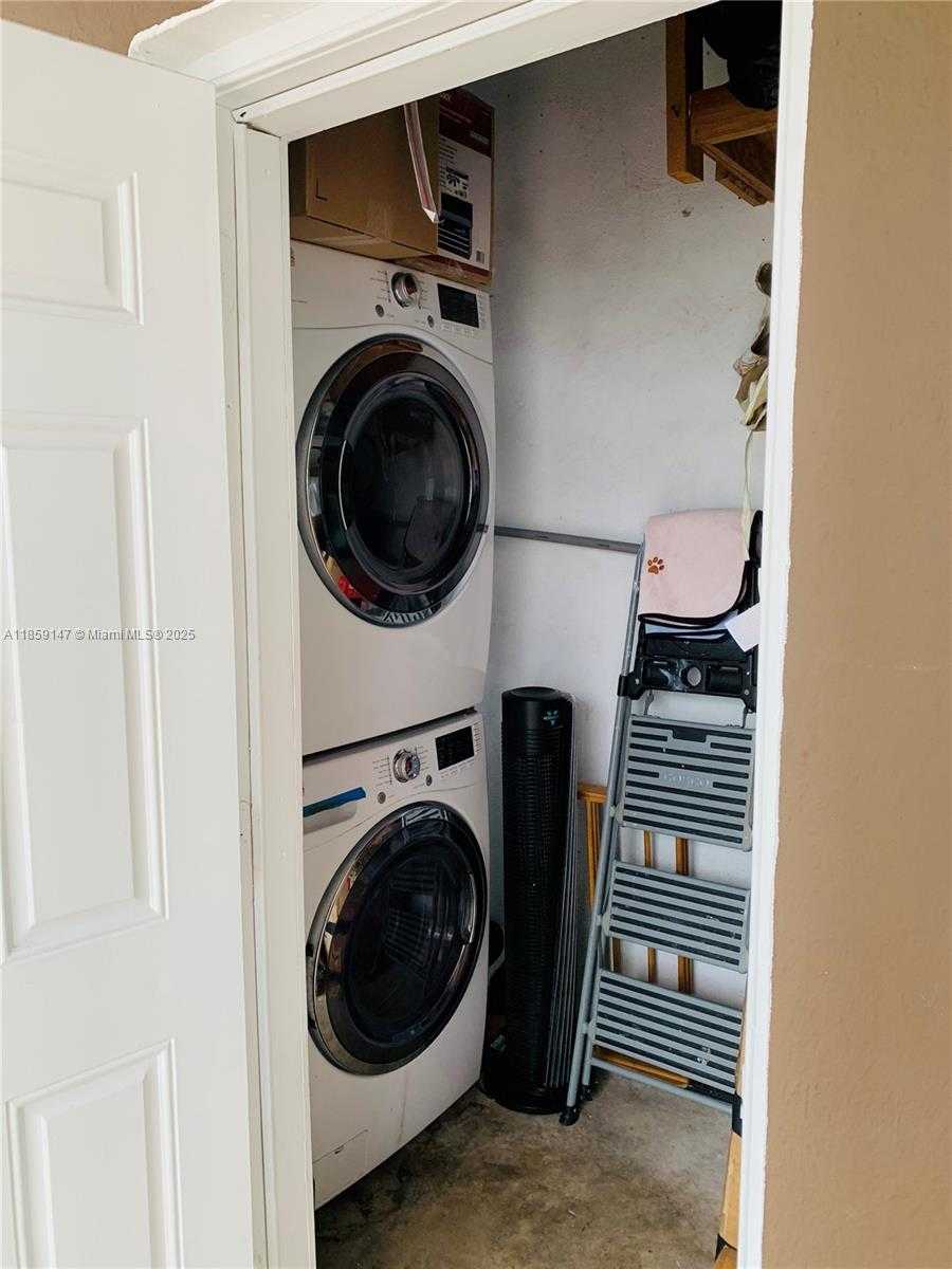 Small Image of 2548 JOHNSON ST, Hollywood Number 12