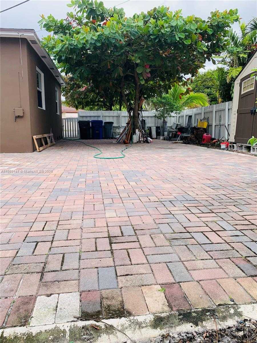 Small Image of 2548 JOHNSON ST, Hollywood Number 16