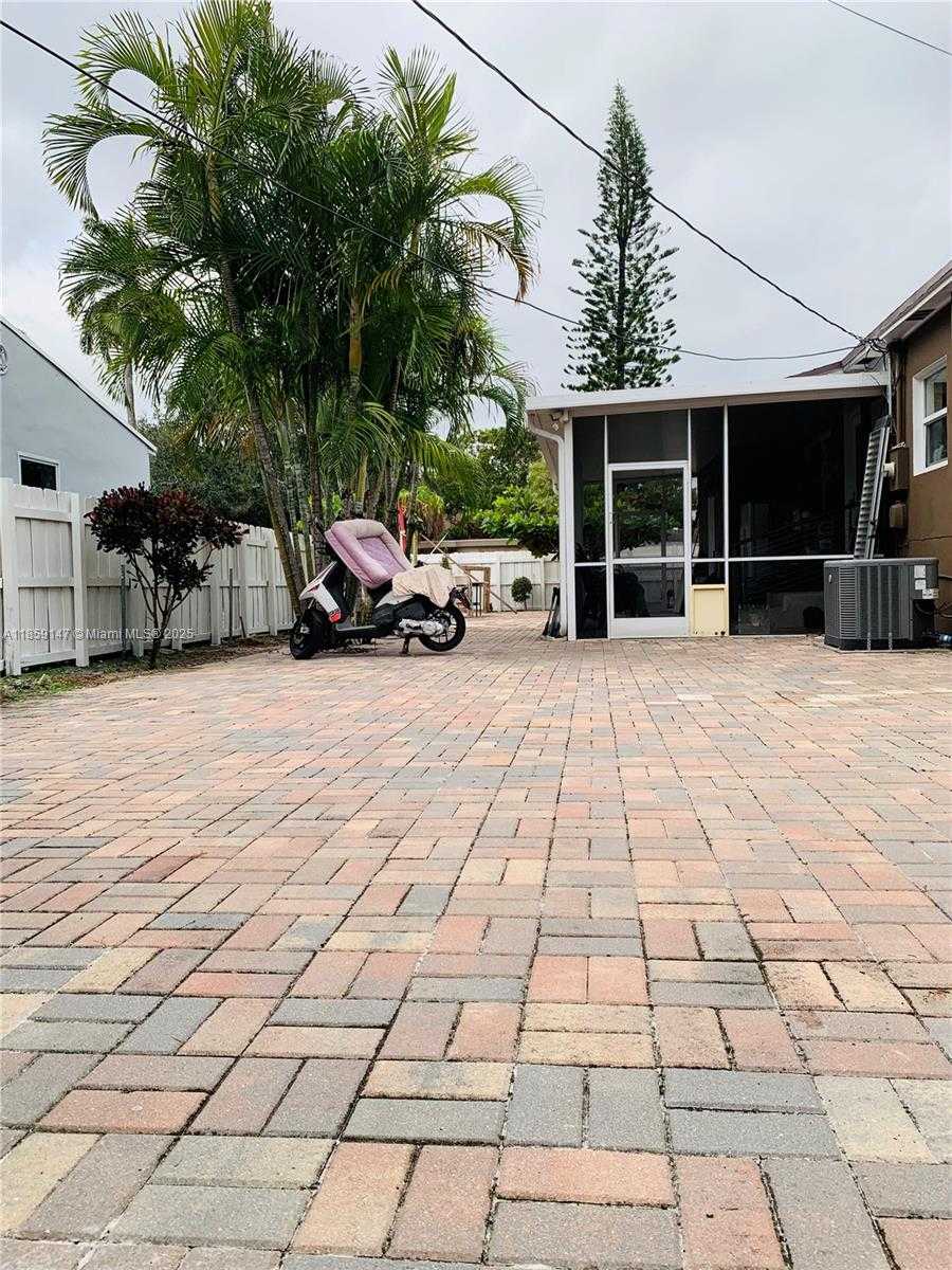 Small Image of 2548 JOHNSON ST, Hollywood Number 18