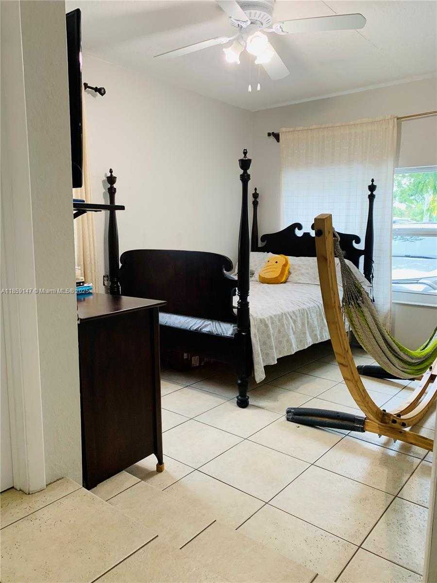 Small Image of 2548 JOHNSON ST, Hollywood Number 5