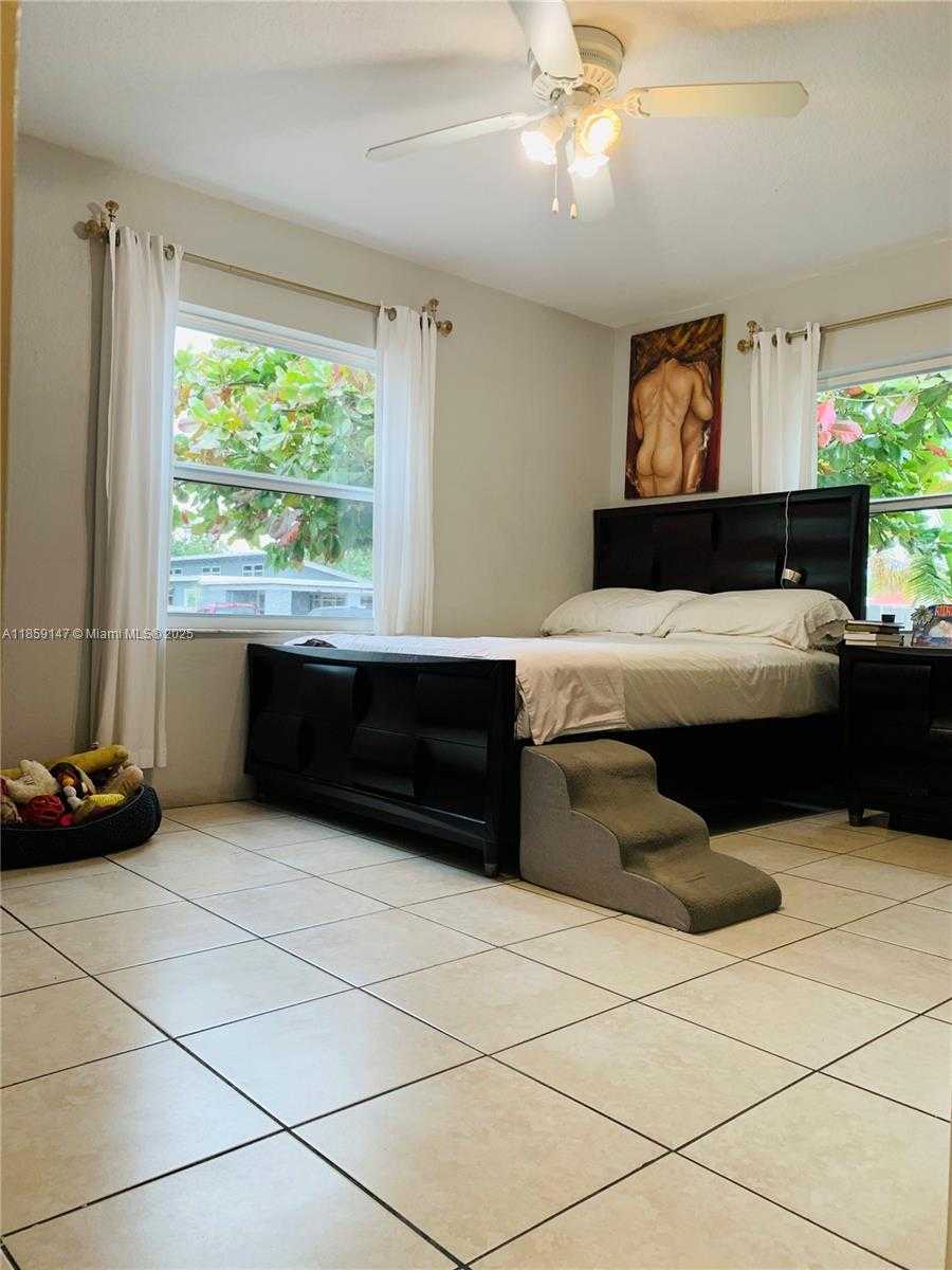Small Image of 2548 JOHNSON ST, Hollywood Number 7