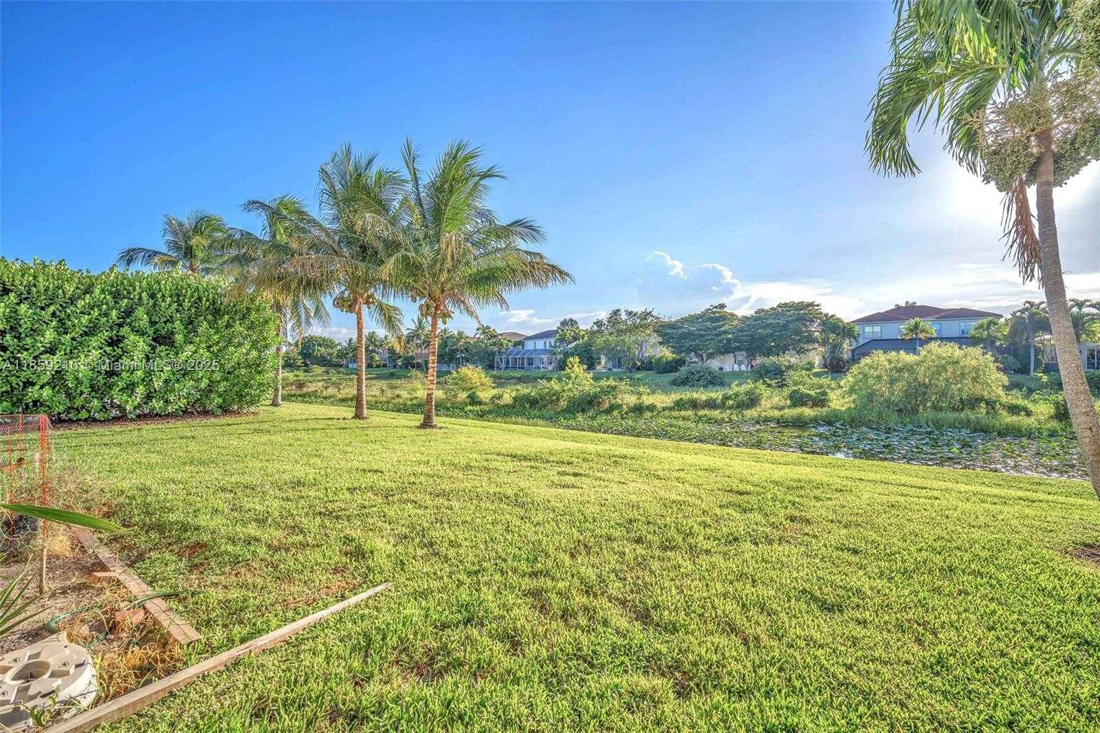 Small Image of 10563 GALLERIA ST, Wellington Number 44