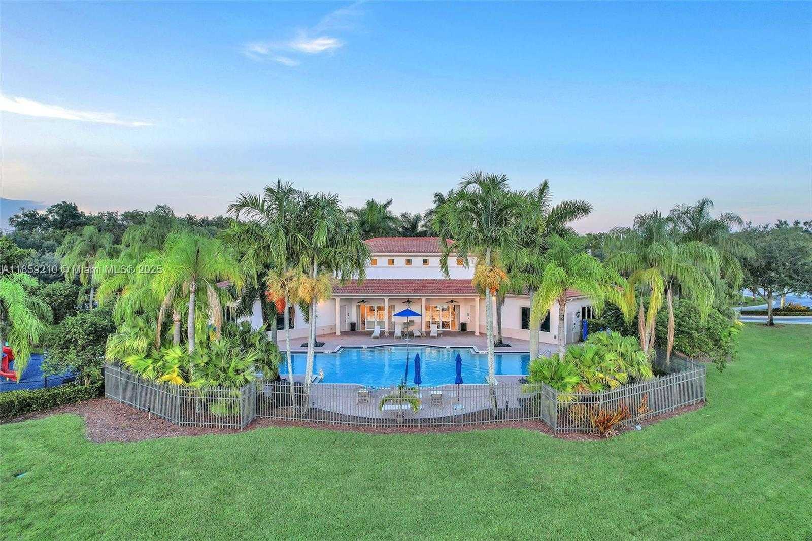 Small Image of 10563 GALLERIA ST, Wellington Number 51