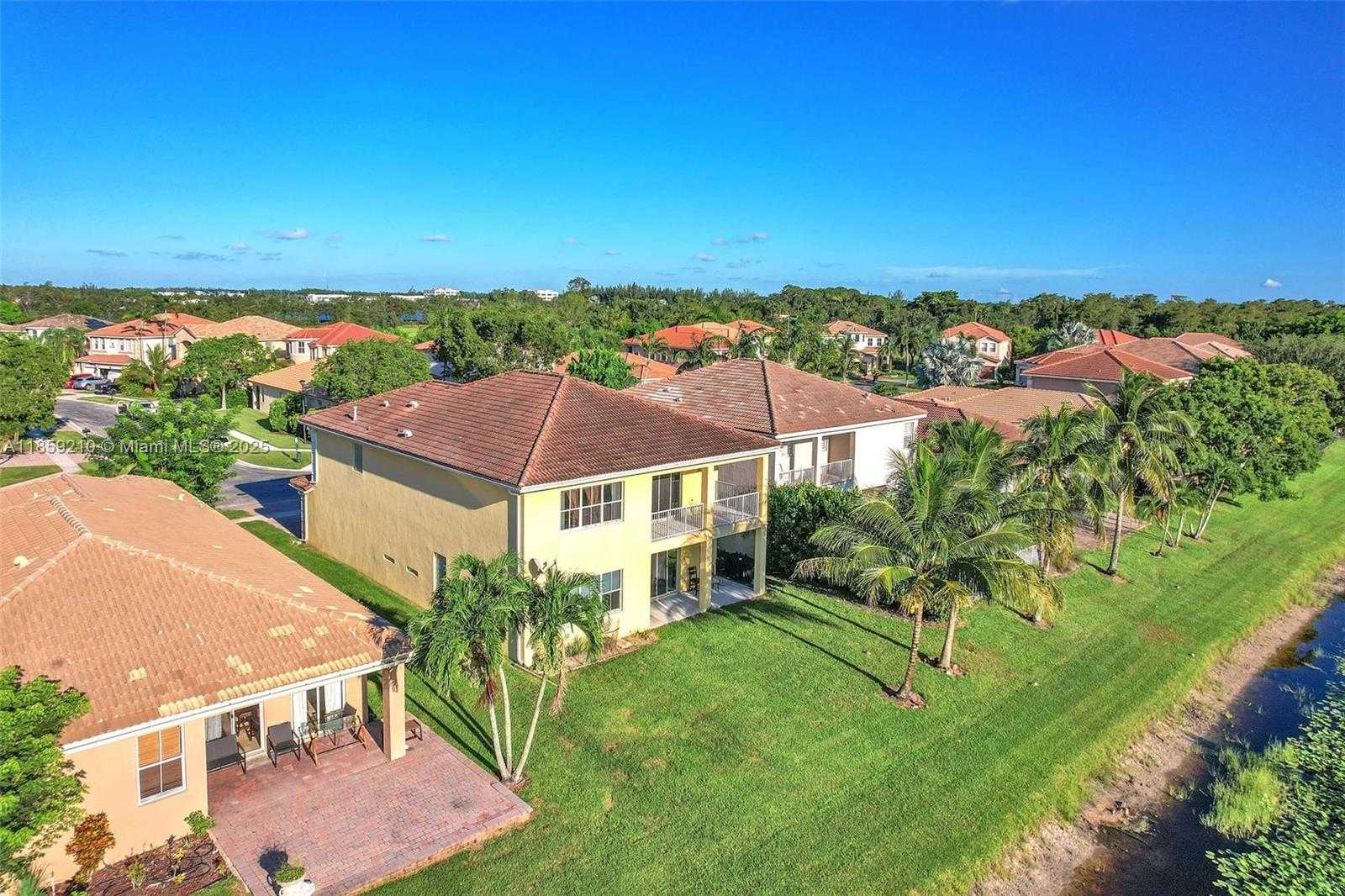 Small Image of 10563 GALLERIA ST, Wellington Number 6