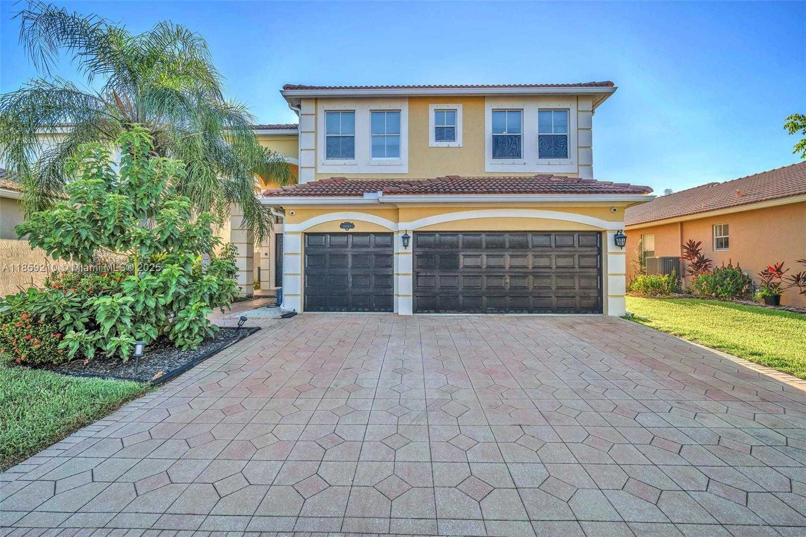 Small Image of 10563 GALLERIA ST, Wellington Number 7