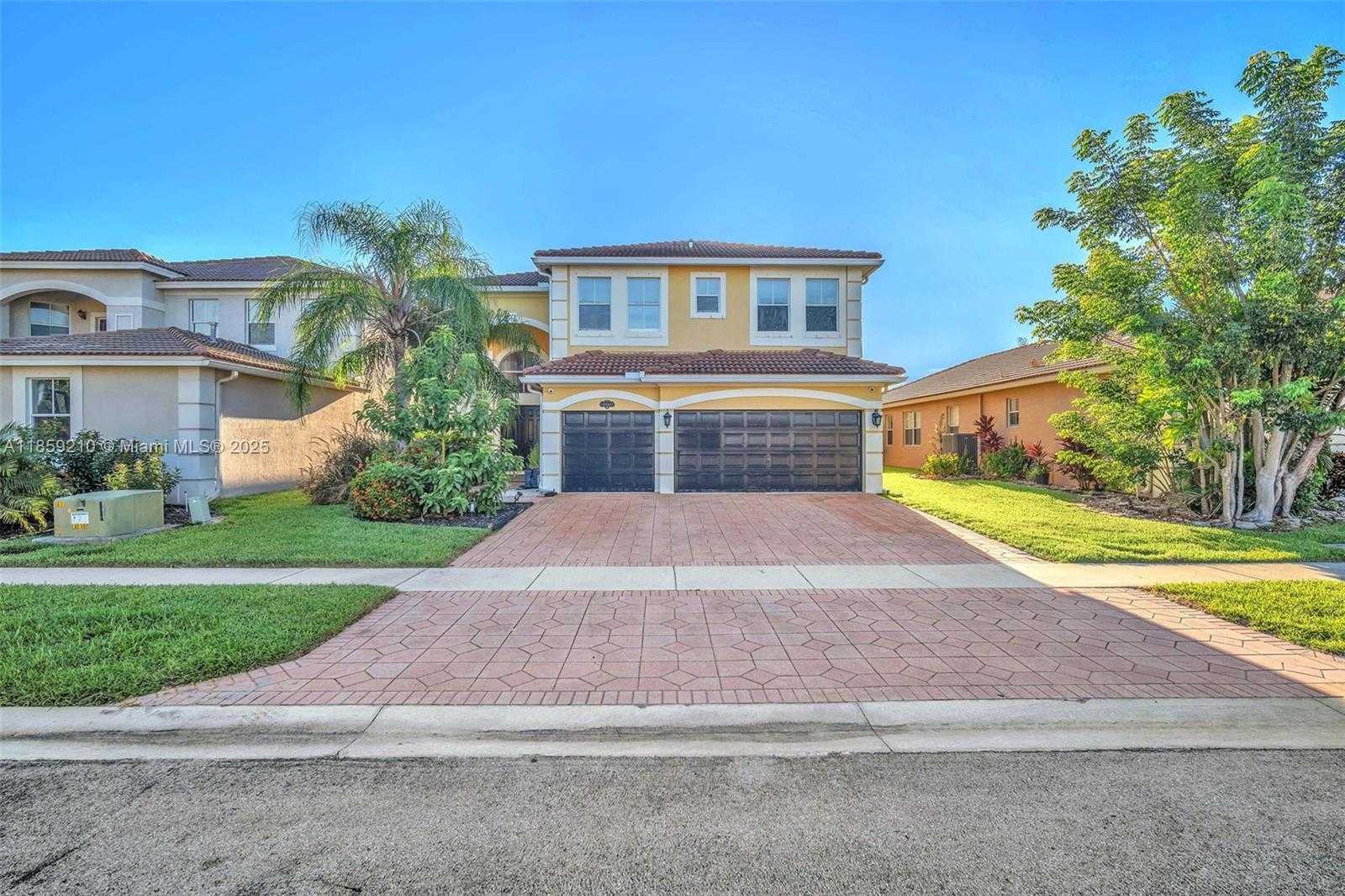 Small Image of 10563 GALLERIA ST, Wellington Number 8