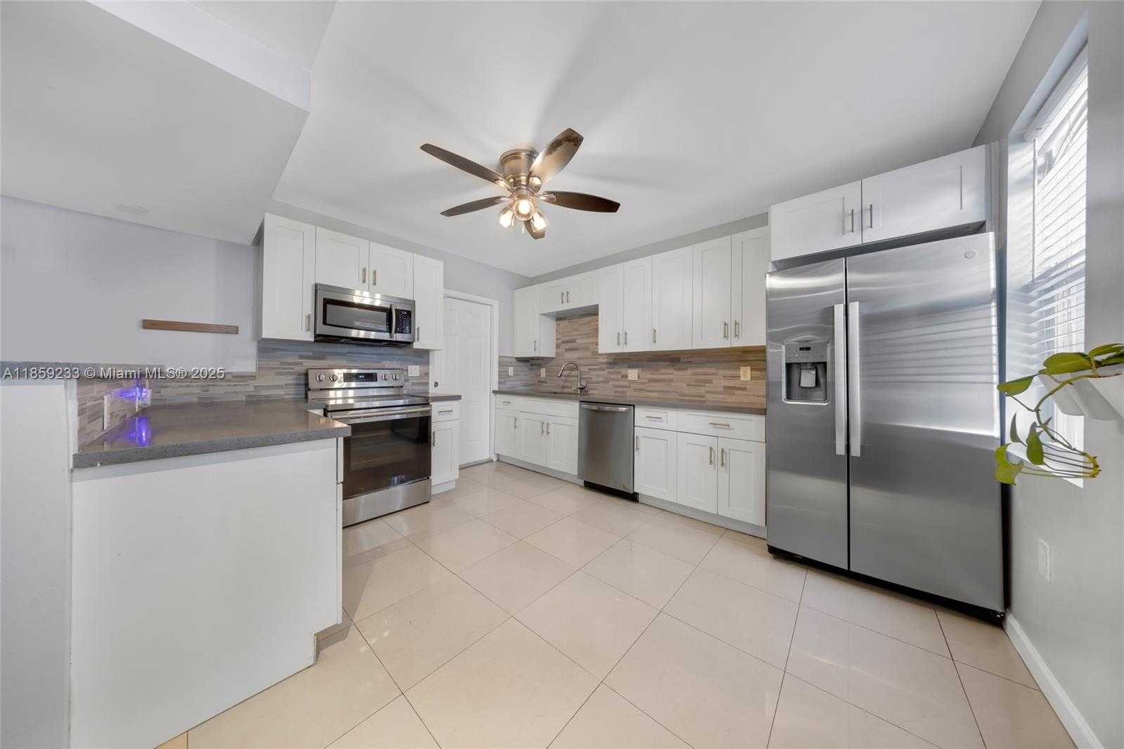 Small Image of 12125 NORTH EAST 5TH AVE, North Miami Number 13