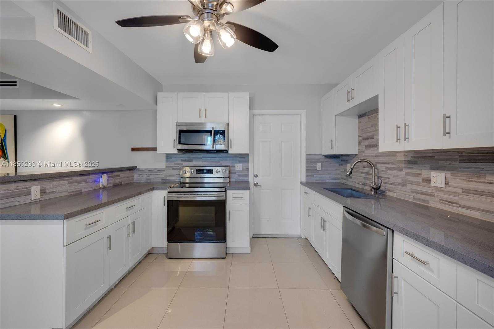 Small Image of 12125 NORTH EAST 5TH AVE, North Miami Number 14