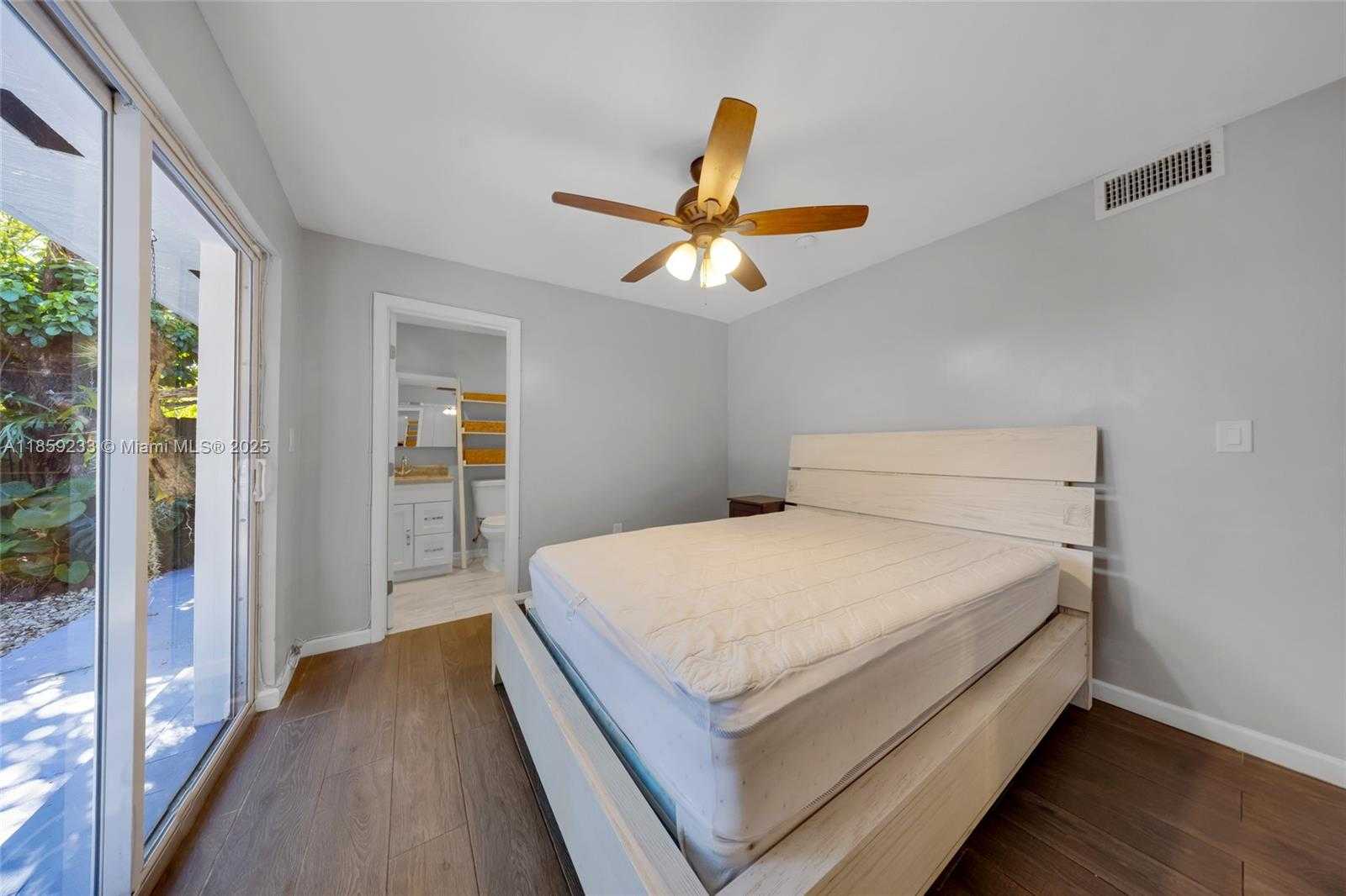 Small Image of 12125 NORTH EAST 5TH AVE, North Miami Number 25