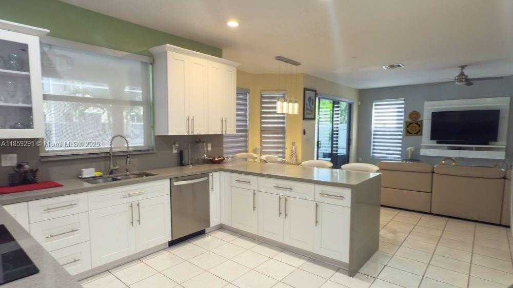 Small Image of Miramar Number 10