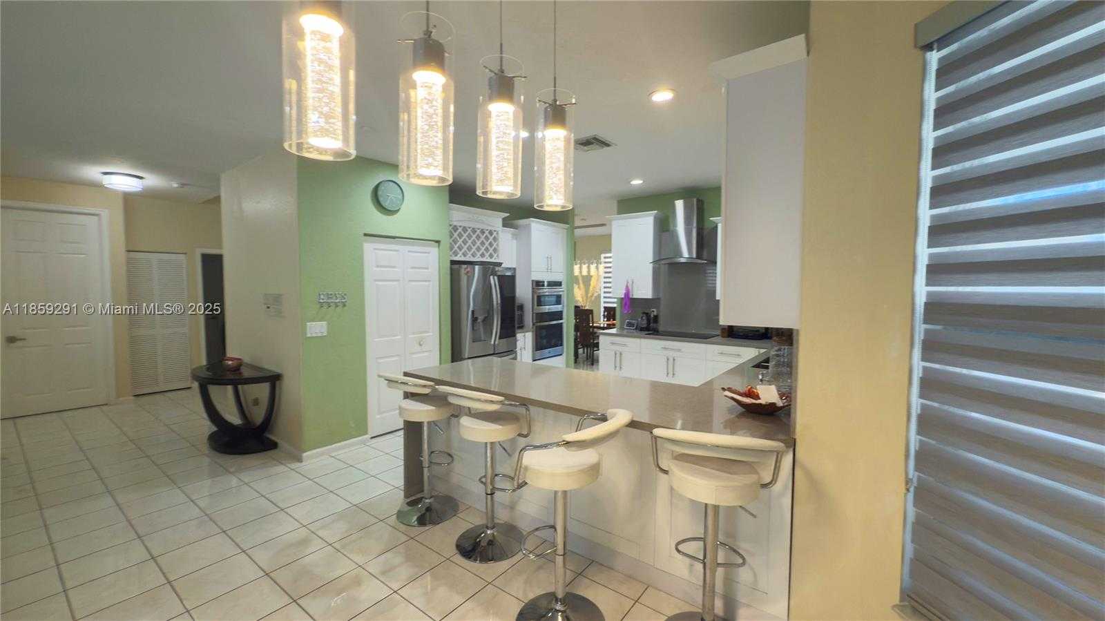 Small Image of Miramar Number 12