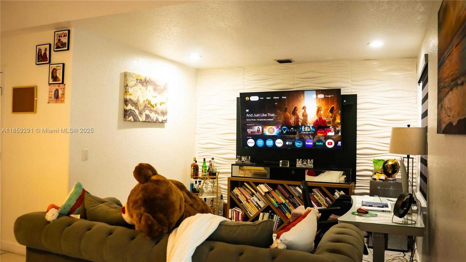 Small Image of Miramar Number 13