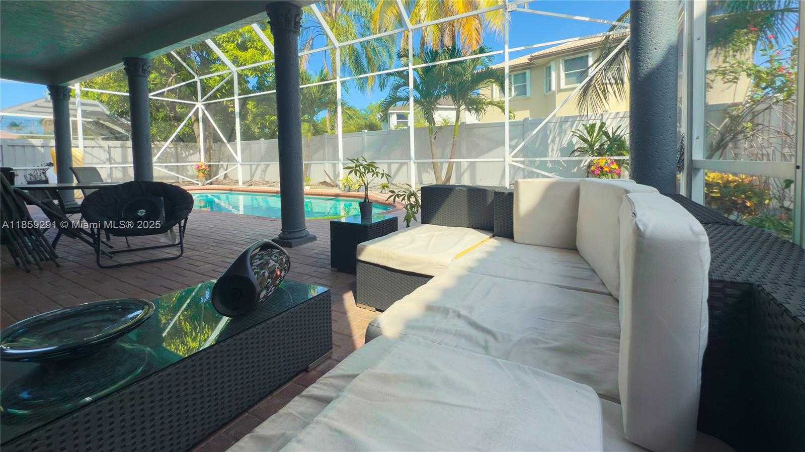 Small Image of Miramar Number 15