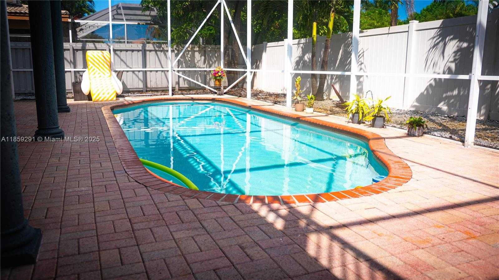 Small Image of Miramar Number 16