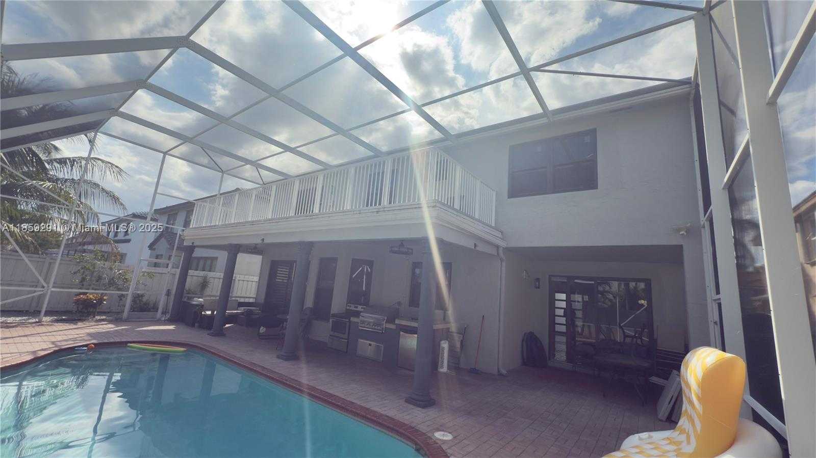 Small Image of Miramar Number 17